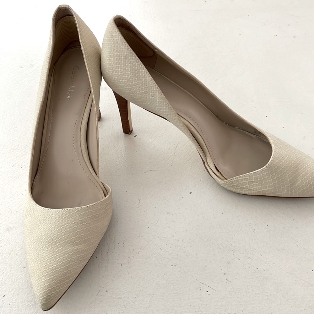 Calvin Klein size 9.5